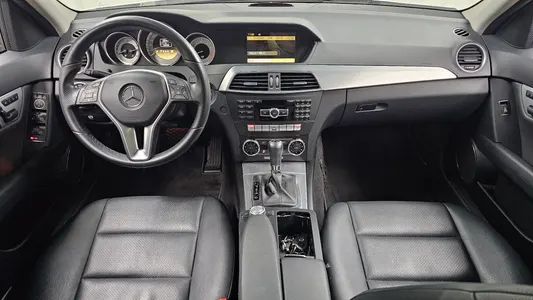 Mercedes-Benz C-Class W204 C200 CGI 2011 7