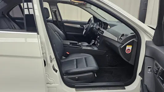 Mercedes-Benz C-Class W204 C200 CGI 2011 11