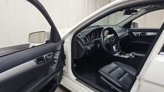 Mercedes-Benz C-Class W204 C200 CGI 2011 10