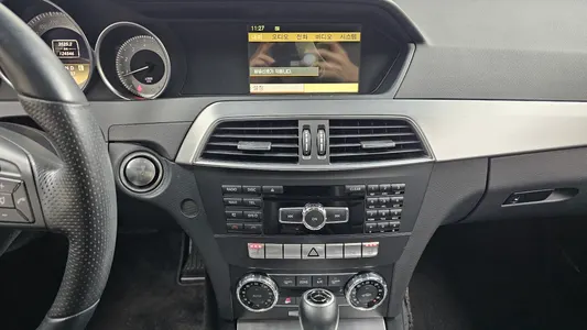 Mercedes-Benz C-Class W204 C200 CGI 2011 16