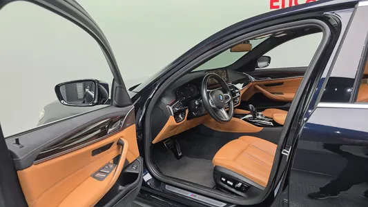 BMW 5 Series (G30) 520i M 2022 13