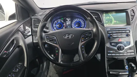 Hyundai Grandeur HG HG220 2015 14
