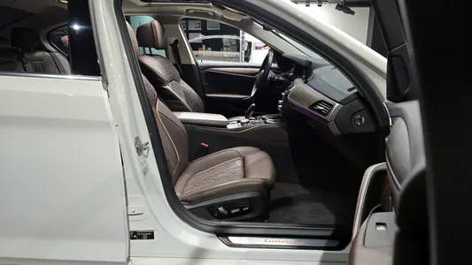 BMW 5 Series (G30) 520d 2018 11