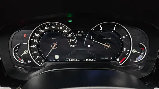 BMW 5 Series (G30) 520d 2018 8