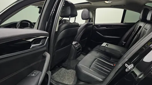 BMW 5 Series (G30) 520d 2018 11