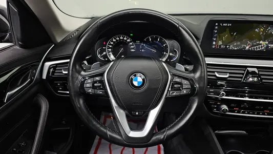 BMW 5 Series (G30) 520d 2018 12