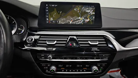 BMW 5 Series (G30) 520d 2018 14