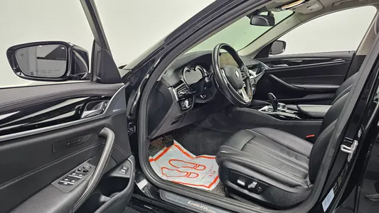 BMW 5 Series (G30) 520d 2018 10