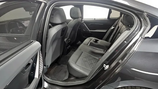 BMW i5 (G60) xDrive 40 M 2025 11