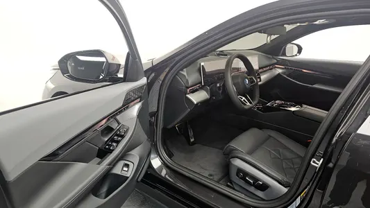 BMW i5 (G60) xDrive 40 M 2025 10