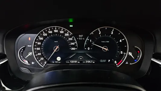 BMW 5 Series (G30) 520d 2017 8