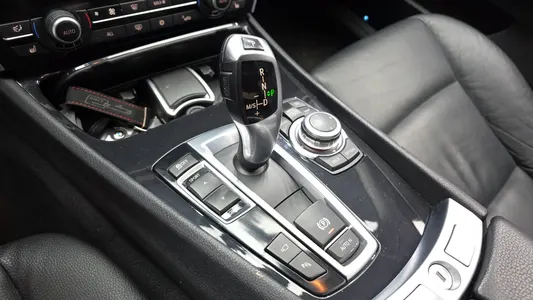 BMW 5 Series GT (F07) GT 2011 9