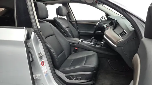 BMW 5 Series GT (F07) GT 2011 11