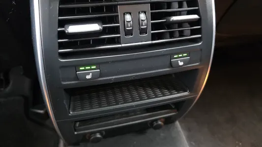 BMW 5 Series GT (F07) GT 2011 19