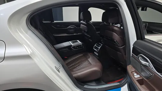 BMW 7 Series (G11) 740i M 2020 11