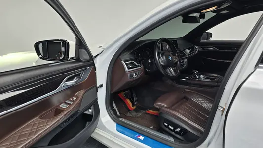 BMW 7 Series (G11) 740i M 2020 10
