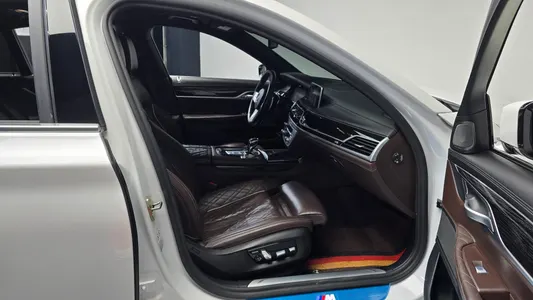 BMW 7 Series (G11) 740i M 2020 26