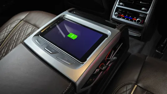BMW 7 Series (G11) 740i M 2020 33