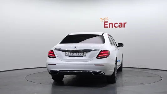 Mercedes-Benz E-Class W213 E220d 2018 4