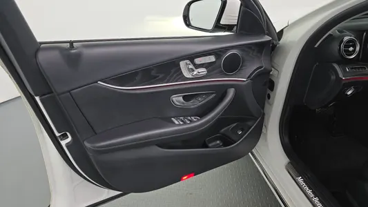 Mercedes-Benz E-Class W213 E220d 2018 24