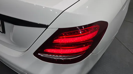 Mercedes-Benz E-Class W213 E220d 2018 23
