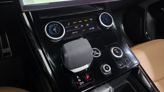 Land Rover 3 D300 HSE 2023 9