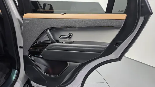 Land Rover 3 D300 HSE 2023 25
