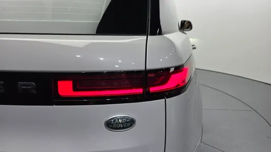 Land Rover 3 D300 HSE 2023 23