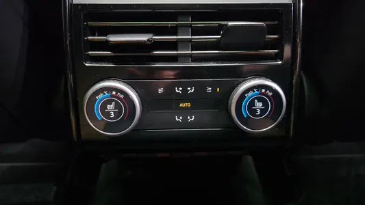 Land Rover 3 D300 HSE 2023 31