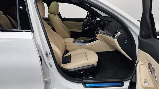 BMW 3 Series (G20) 320i M 2024 26