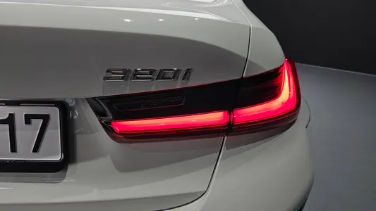 BMW 3 Series (G20) 320i M 2025 23