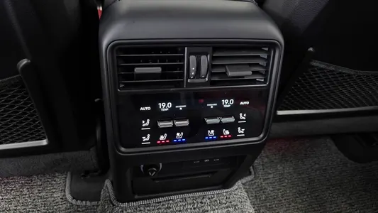 Porsche (PO536) 3.0 2024 32