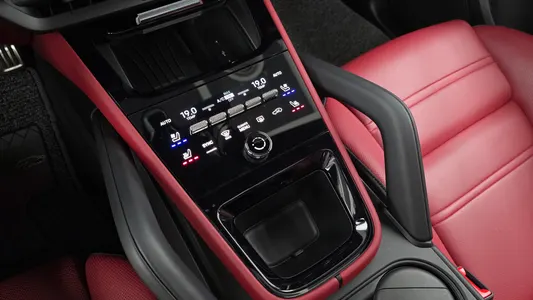 Porsche (PO536) 3.0 2024 33