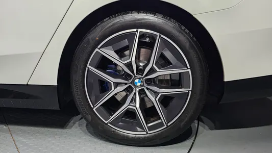 BMW 5 Series (G60) 520i M 2025 21
