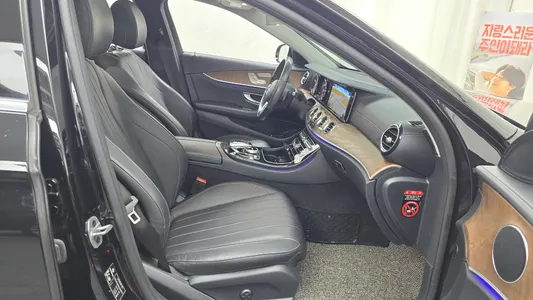 Mercedes-Benz E-Class W213 E220d 2019 26