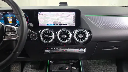 Mercedes-Benz GLA-Class H247 GLA220 2021 14