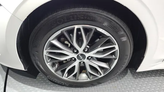 Kia K5 3 2.0 LPI() 2022 5