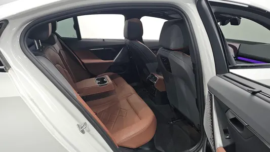 BMW 5 Series (G60) 530i xDrive M 2025 26