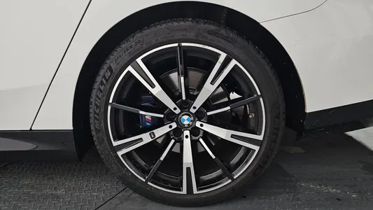 BMW 5 Series (G60) 530i xDrive M 2025 21