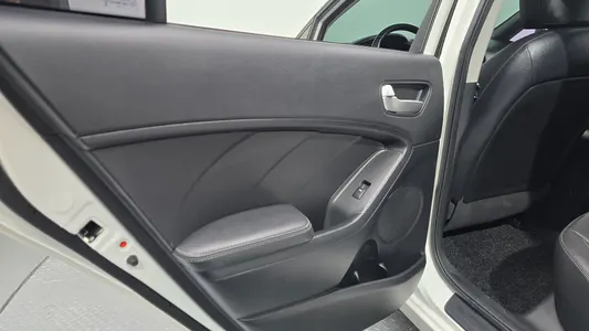 Kia K3 2016 25