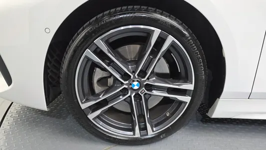 BMW 1 Series (F40) 120i M 2023 5