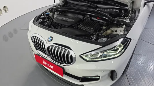 BMW 1 Series (F40) 120i M 2023 6