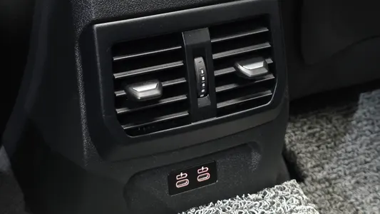 BMW 1 Series (F40) 120i M 2023 13
