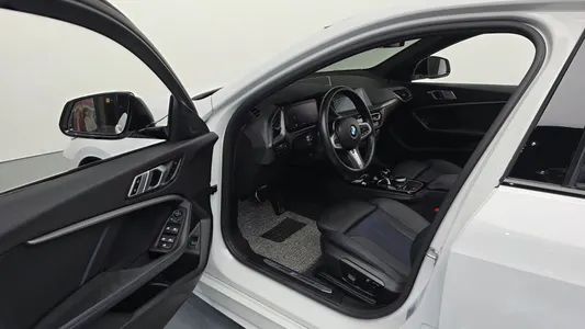 BMW 1 Series (F40) 120i M 2023 10
