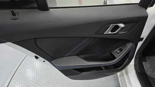 BMW 1 Series (F40) 120i M 2023 25
