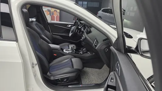 BMW 1 Series (F40) 120i M 2023 26