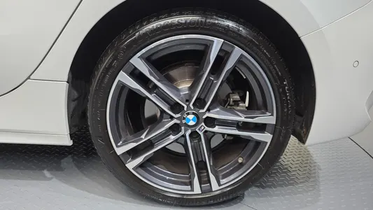 BMW 1 Series (F40) 120i M 2023 21