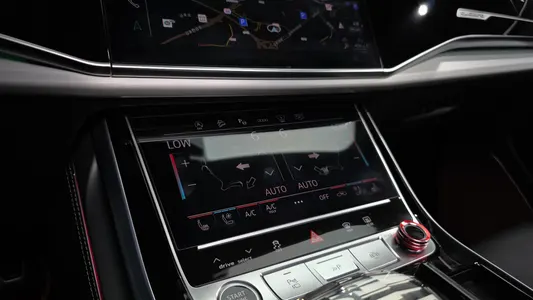 Audi Q8 (4M) 55 TFSI 2023 32