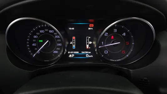 Jaguar XE 20d R 2016 8