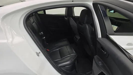 Jaguar XE 20d R 2016 11